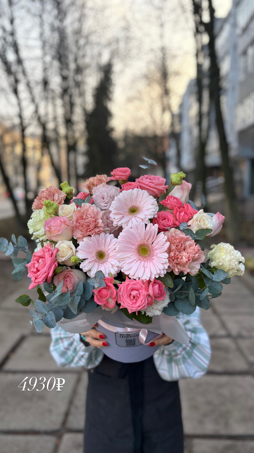 Композиция с розовой герберой