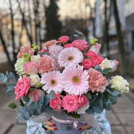 Композиция с розовой герберой