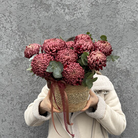 Композиция с одноголовой хризантемой