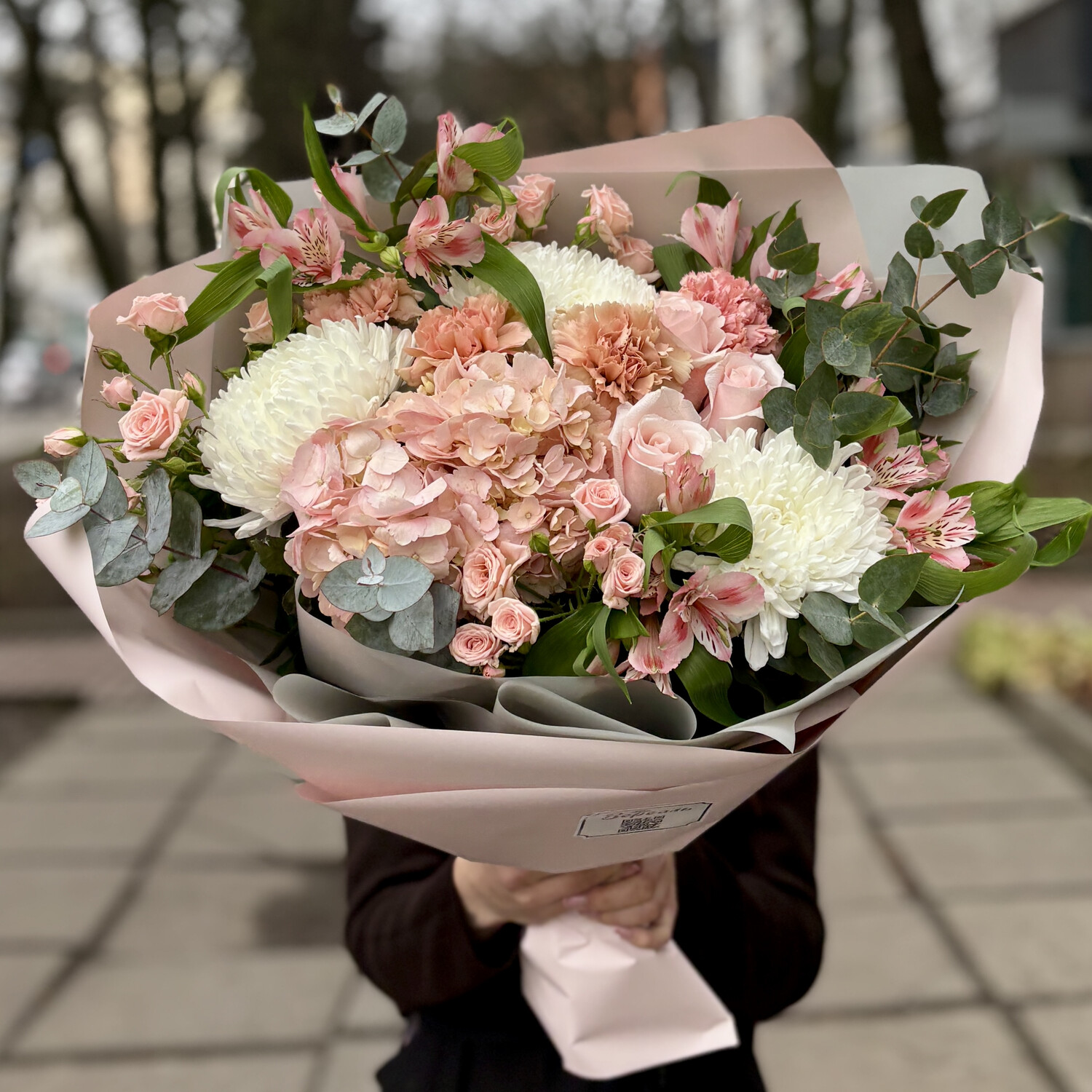 Персиковый букет с гортензией и альстромерией