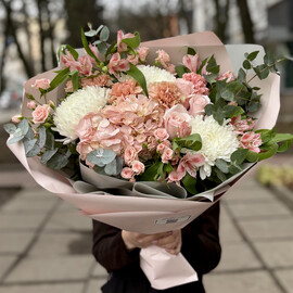 Персиковый букет с гортензией и альстромерией