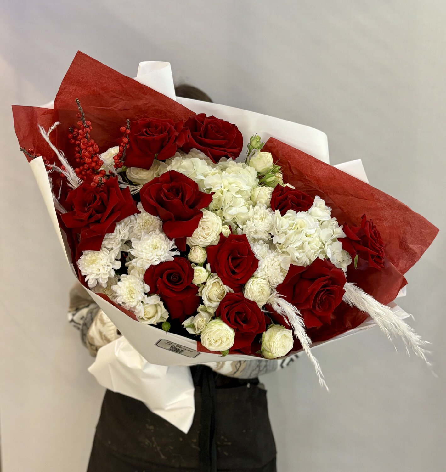 Букет в бело-красной гамме