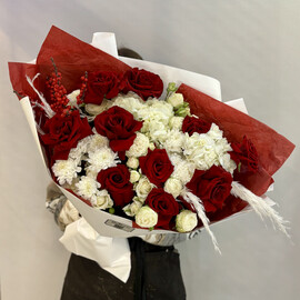 Букет в бело-красной гамме