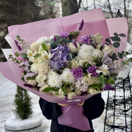 Сиреневый букет с гортензией и диантусами