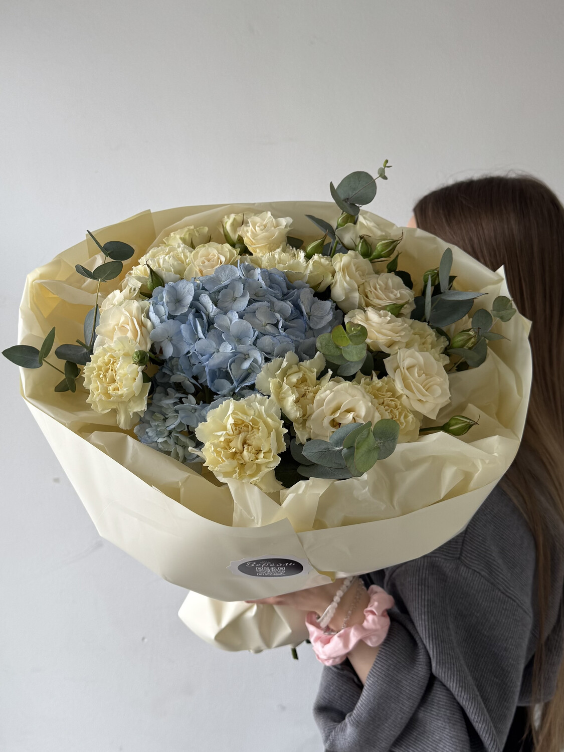 Бело-голубой букет