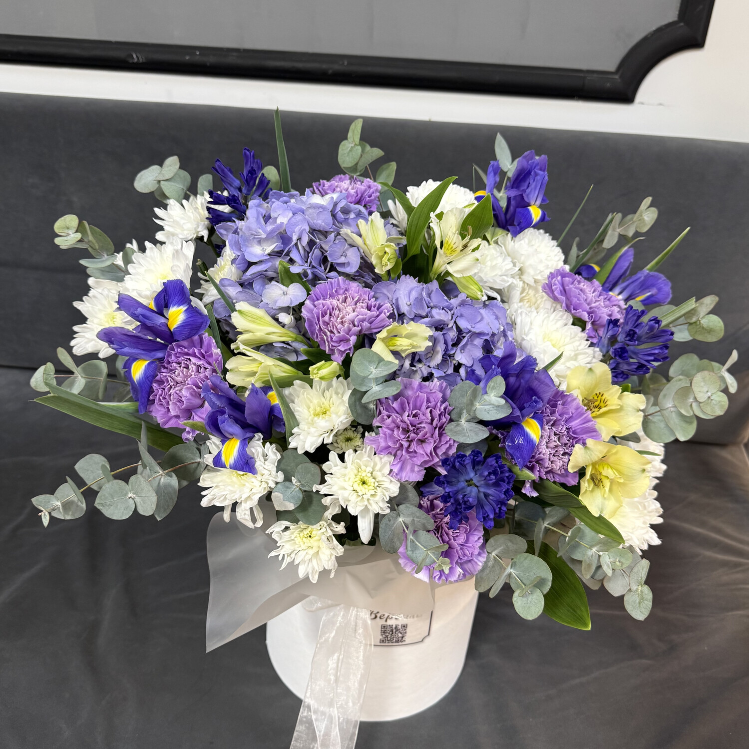 Композиция с ирисами